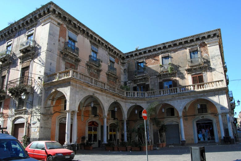 Uno de los palacios de la piazza Mazzini