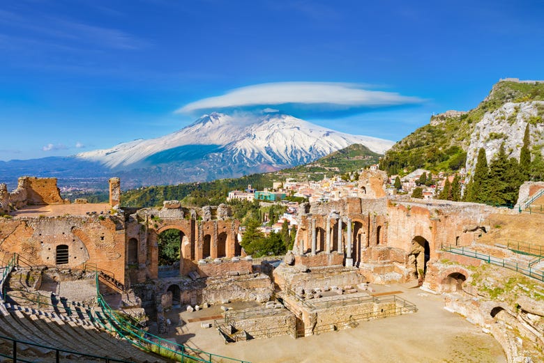 La vista dal teatro di Taormina