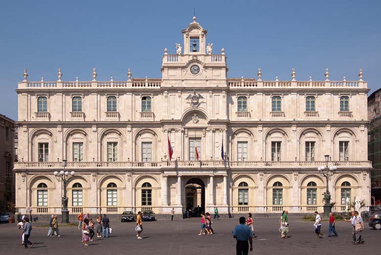 Paseando junto a la universidad de Catania