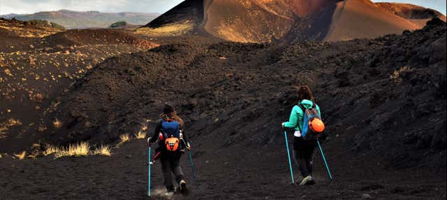 Trilha pelo Etna e suas grutas vulcânicas