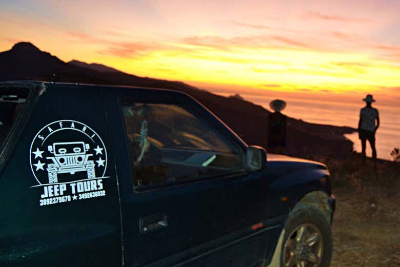 In jeep al tramonto