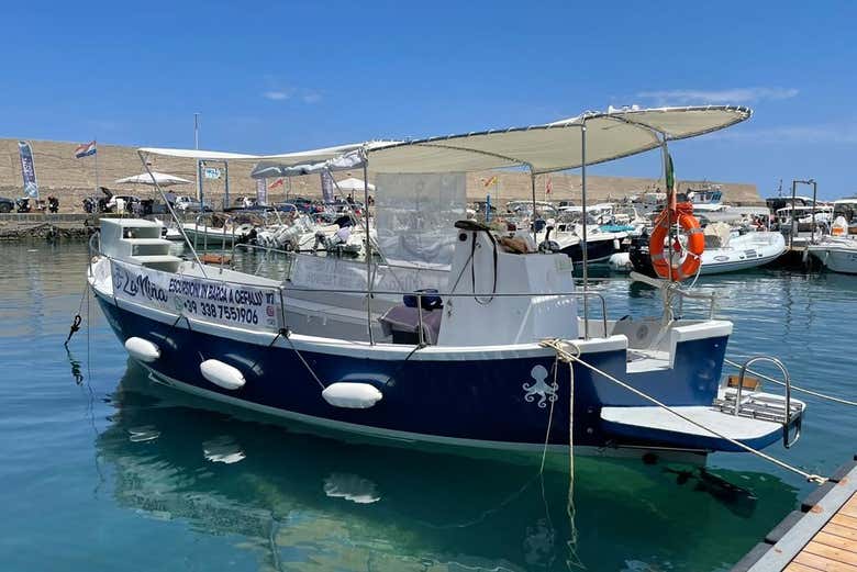 Le bateau dans le port
