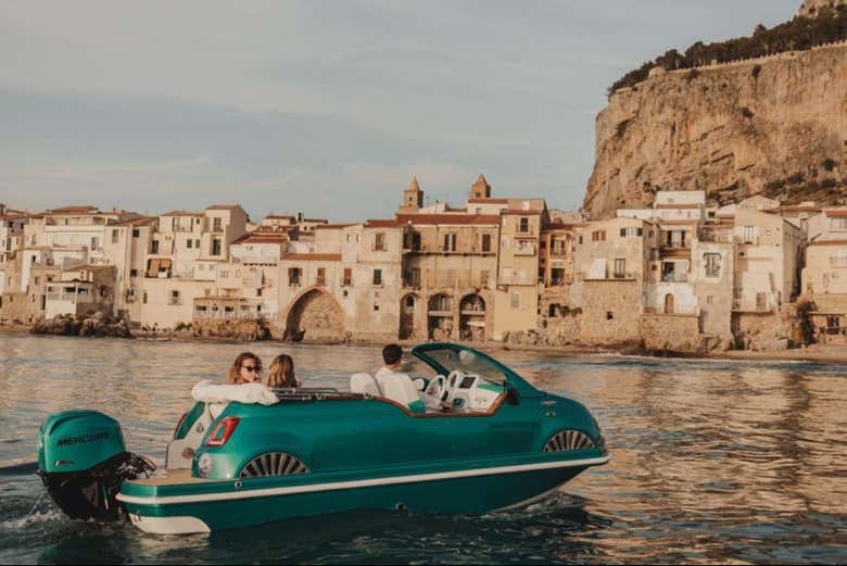 Você está preparado para viajar em um barco tipo Fiat 500?