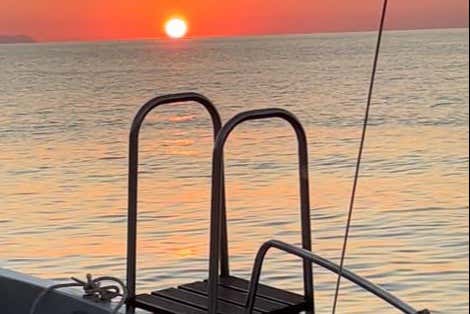 Baignade au coucher du soleil