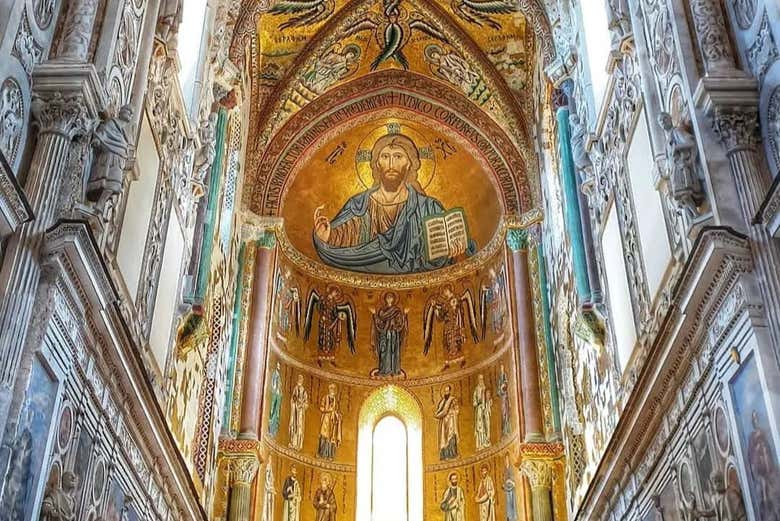 Mosaïques byzantines à l'intérieur de la cathédrale