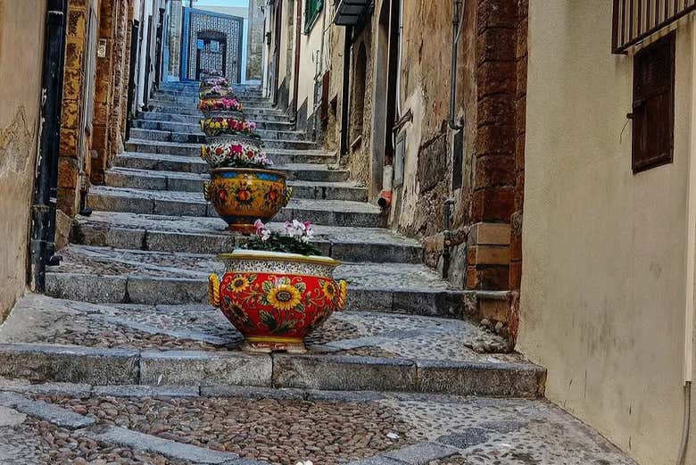 Vases décorant les rues de Cefalù