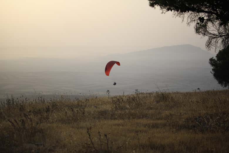 Parapente au coucher du soleil