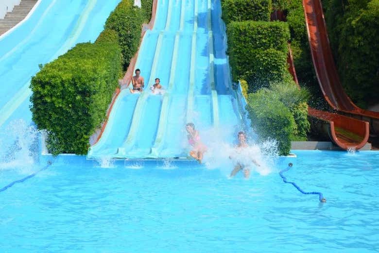Glissez sur les toboggans de Le Caravelle