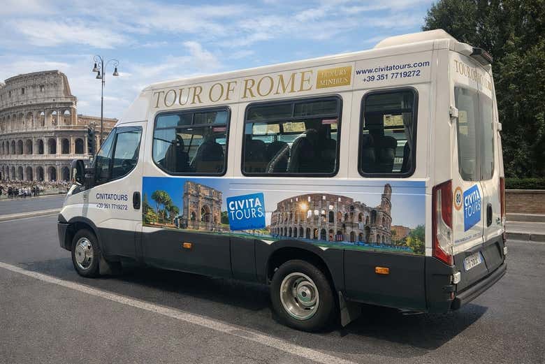 El minibús con el que recorreremos Roma
