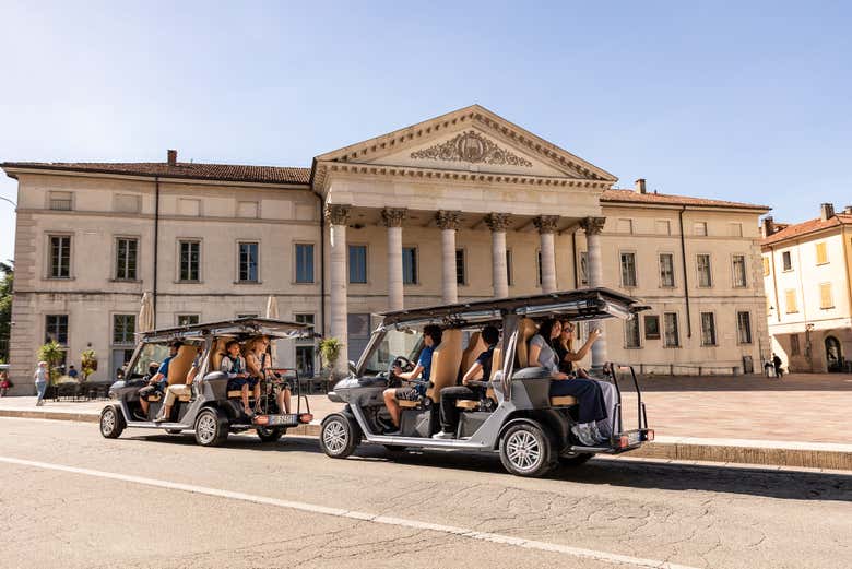 Tutti a bordo dei golf car!