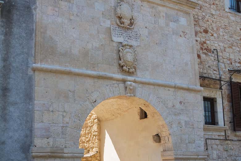 Porta Acquaviva en Conversano