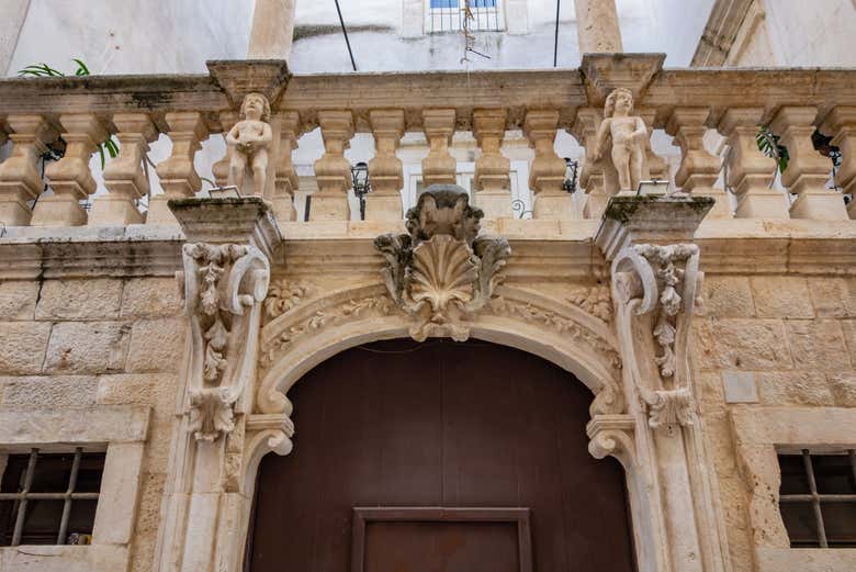 Detalle de la entrada del Palazzo Antonelli