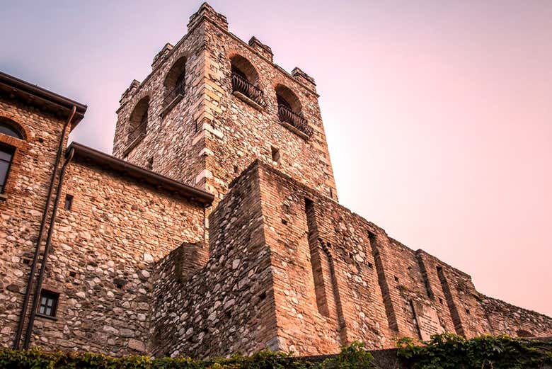 Admirando el castillo de Desenzano del Garda