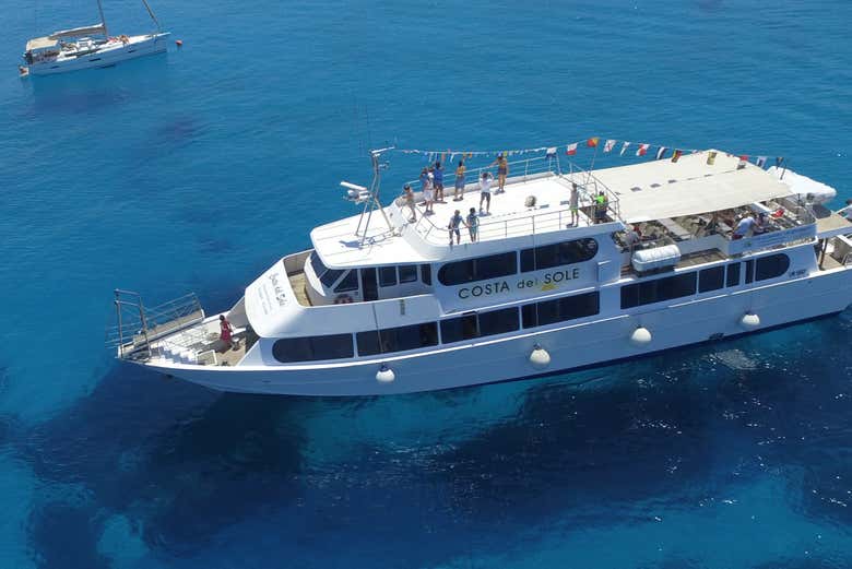 Enjoying the cruise in Favignana