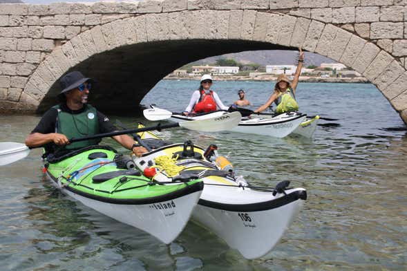 Tour de caiaque pelo sul de Favignana
