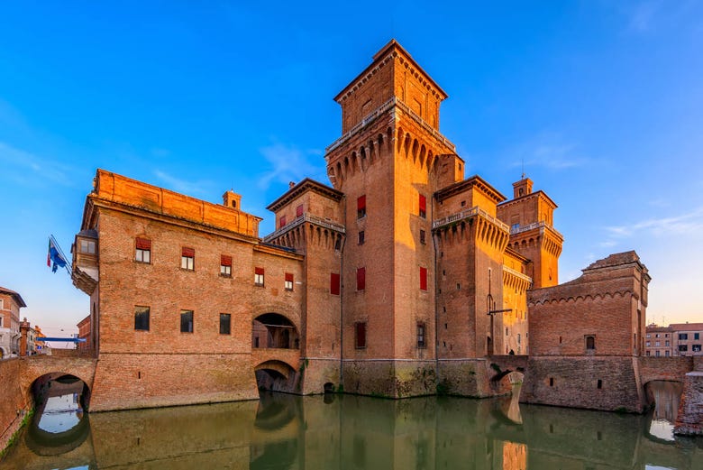 Castillo de los Este en el centro de Ferrara