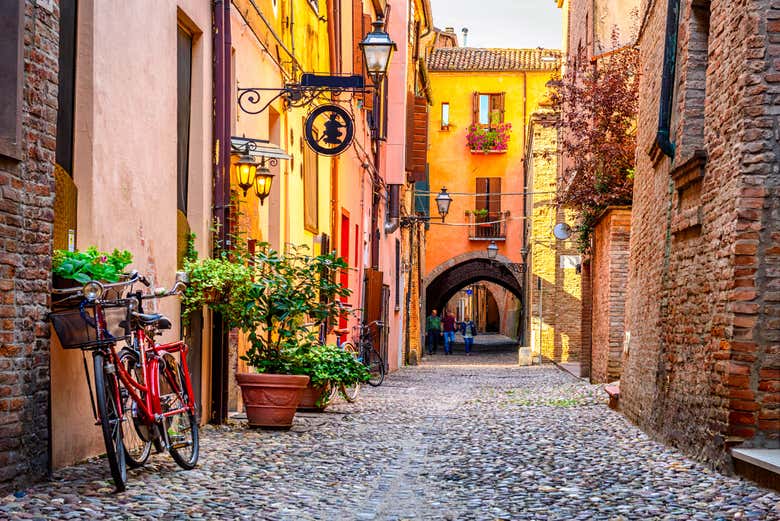 Un suggestivo vicolo di Ferrara