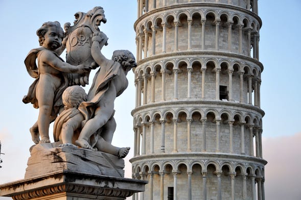 Excursão a Pisa e subida à Torre Inclinada