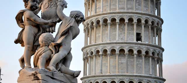 Excursão a Pisa e subida à Torre Inclinada