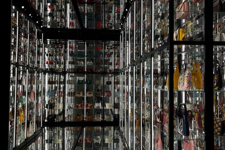 Vitrina dedicada a los bolsos Gucci