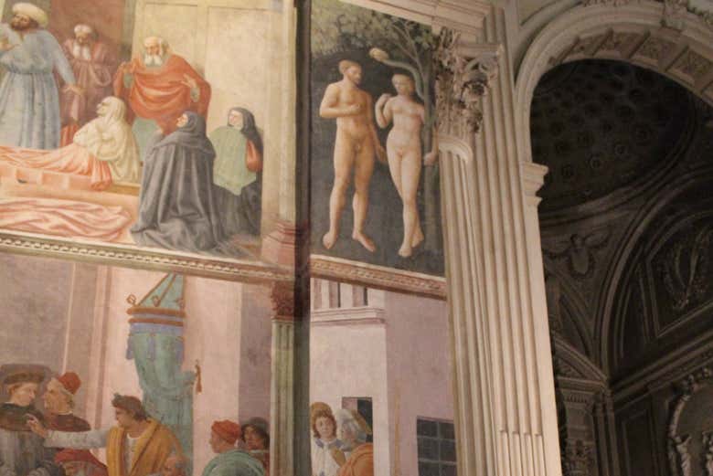 Colorido fresco en el interior de la capilla