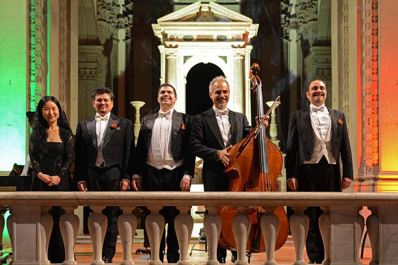 Los cantantes de ópera tras la actuación