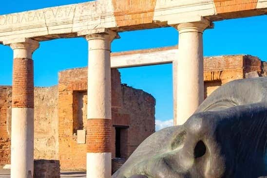 Columnas y estatuas en Pompeya