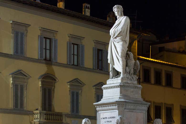 Escultura de Dante en Florencia