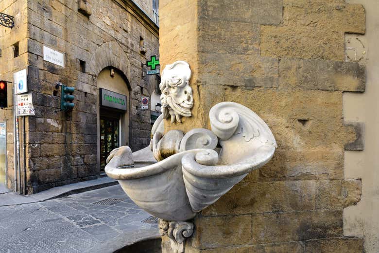 Antica fontana ad Oltrarno