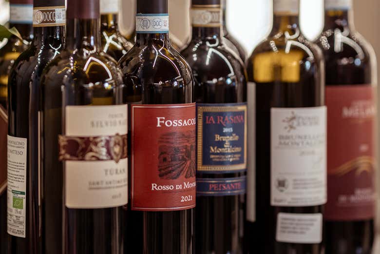 Diferentes botellas de vinos 