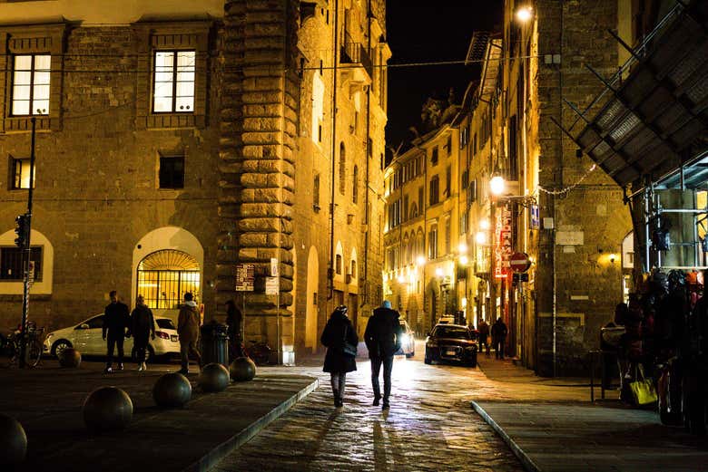 Recorriendo Florencia durante el tour nocturno