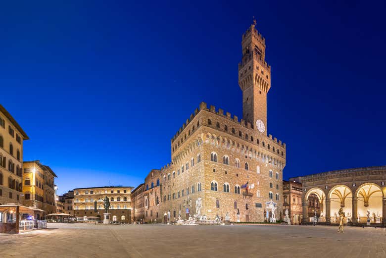 Walk through the Piazza della Signoria