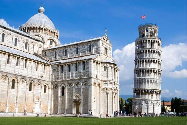 Pisa e sua torre inclinada