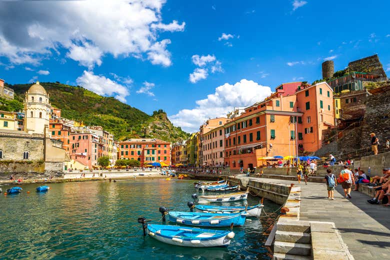 Vista sul porto di Vernazza