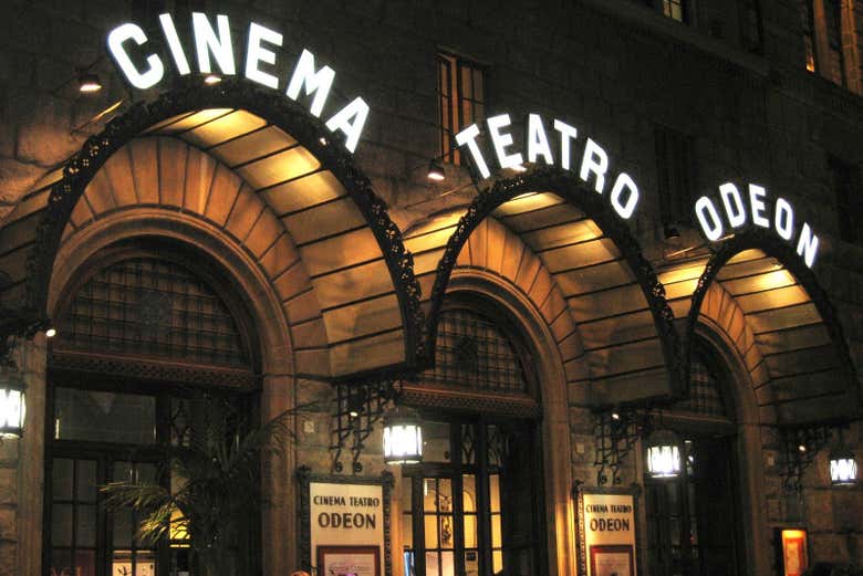 Admire the façade of the Cinema Teatro Odeon
