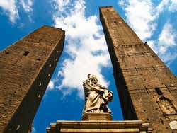 Bologna, torri Garisenda e Asinelli