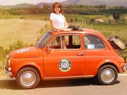 Percorrendo la zona di Chianti in un Fiat 500