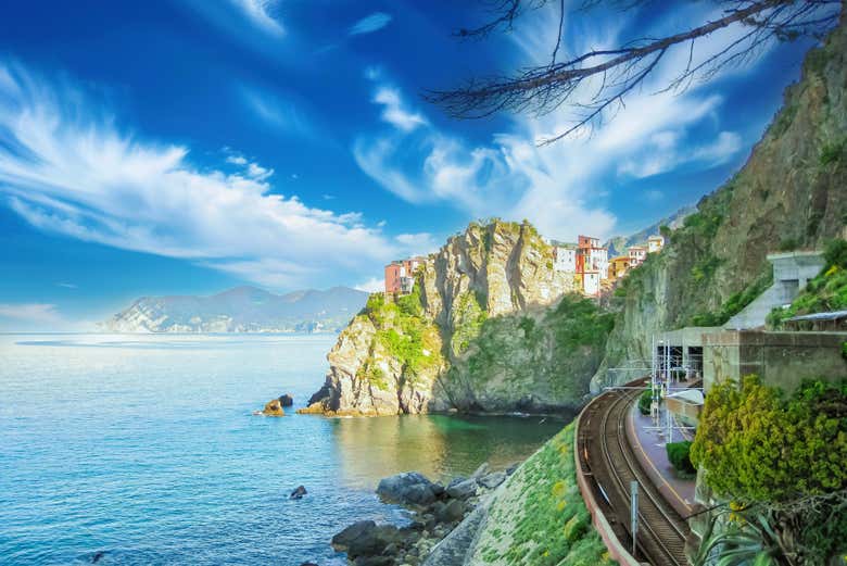 Il binario del treno lungo la costa
