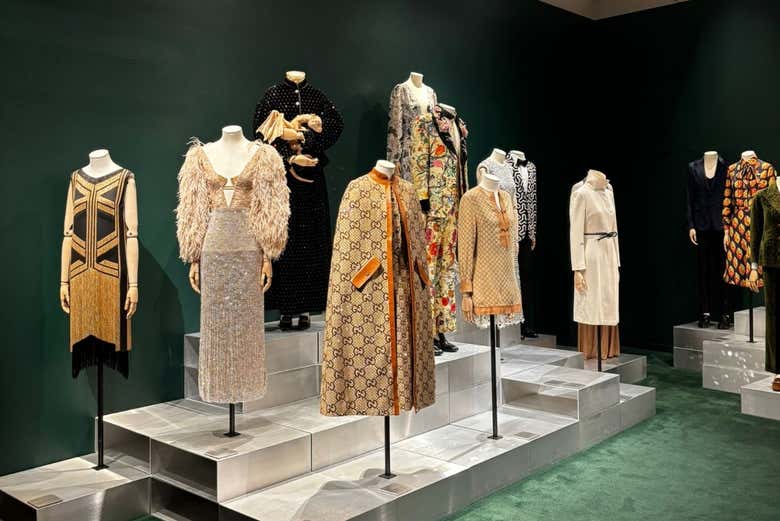 Vestidos expuestos en el Palazzo Gucci