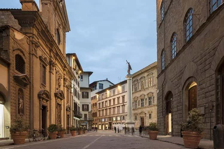 Stroll down Via Tornabuoni