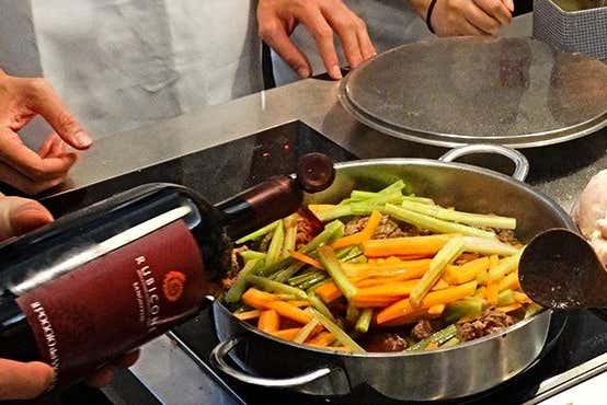 Cocinando un plato típico toscano