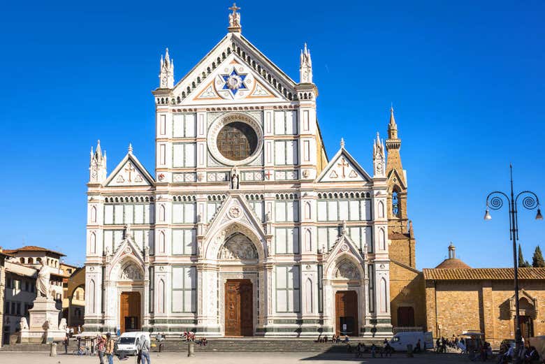 Vista frontal da Basílica de Santa Croce