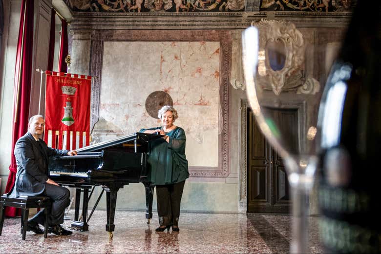 Disfrutando del concierto de música clásica