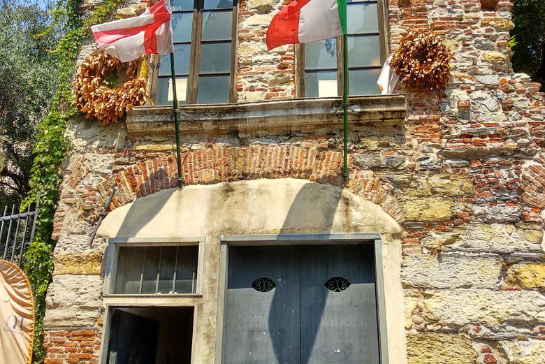 Porta principal da casa de Colombo