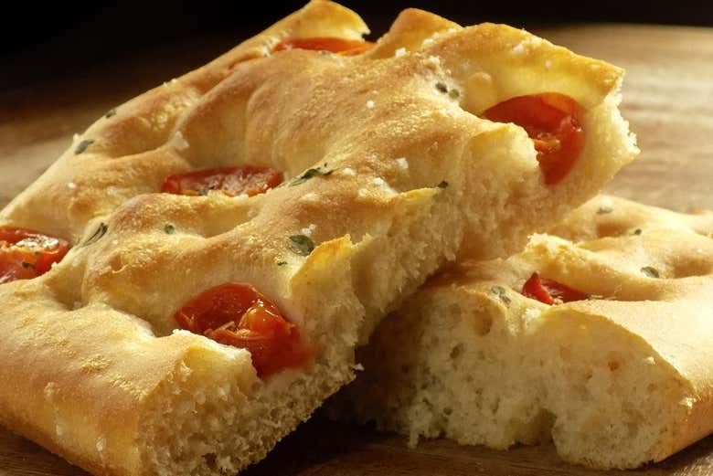 Um pouco de focaccia para acompanhar o pesto