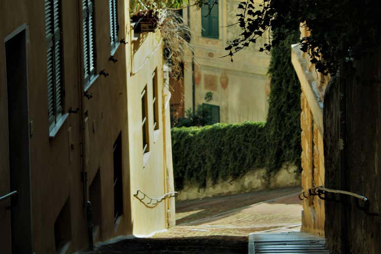 Explore the beautiful Spianata di Castelletto