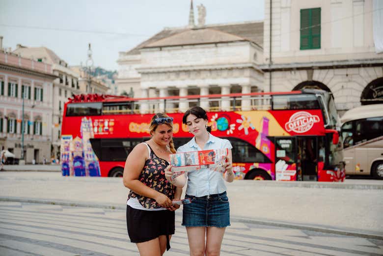 Consultando il percorso dell'autobus turistico