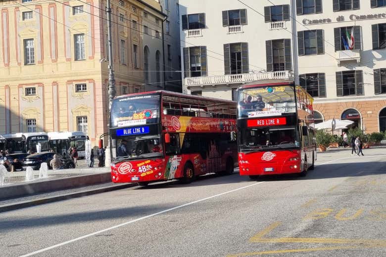 Un autobus nelle strade di Genova