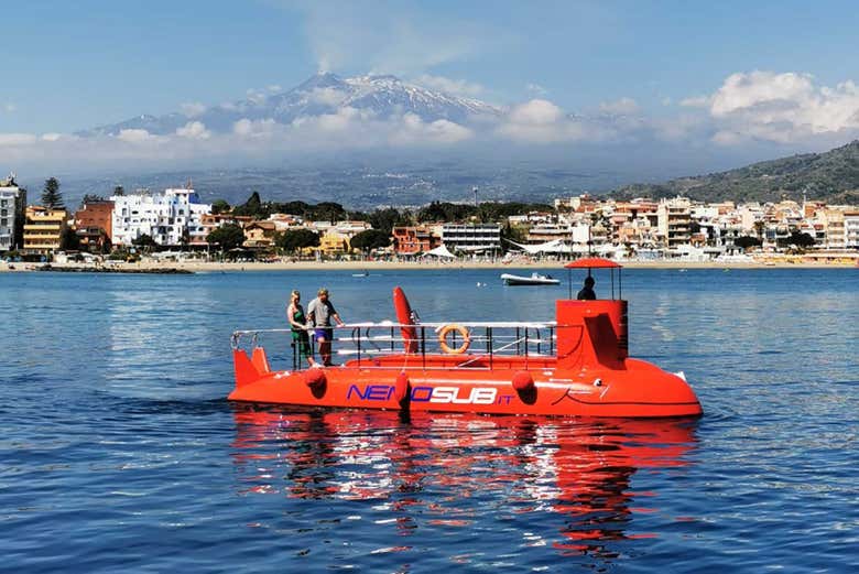 Navegando por la costa de Taormina