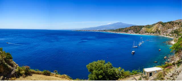 Paseo en barco por la bahía de Giardini Naxos
